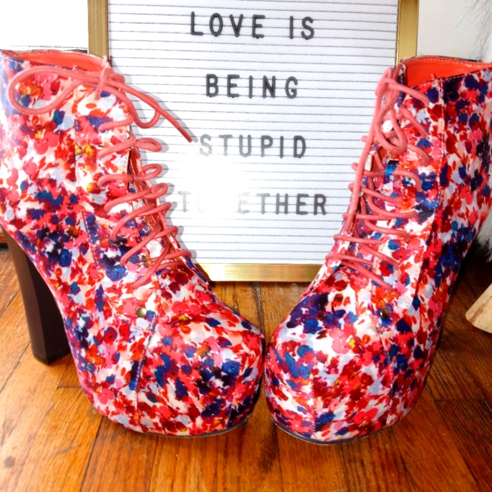 Coral multicolor heel, size 7